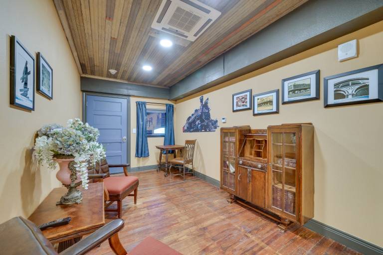 Central Texarkana Studio Rental w/ Railroad Views! — photo 4