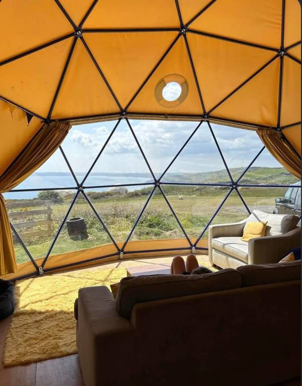 Cabin with yard | Beach view in Carmarthen