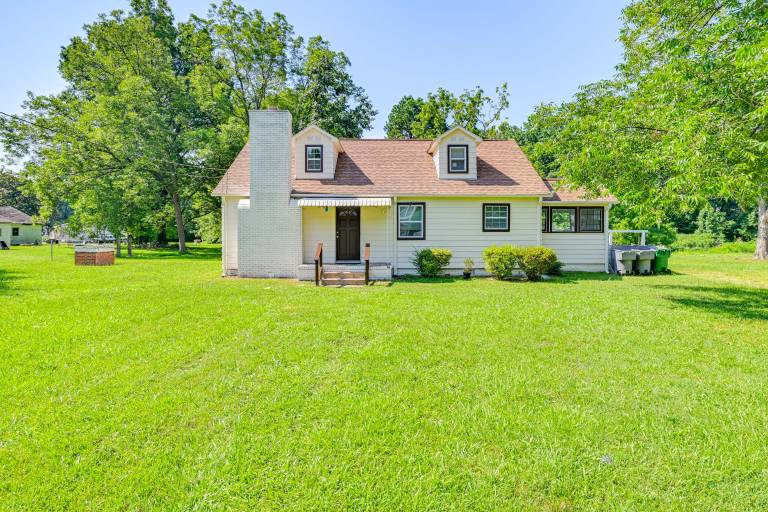 6 Mi to Dtwn Charming Home w Yard in Charlotte
