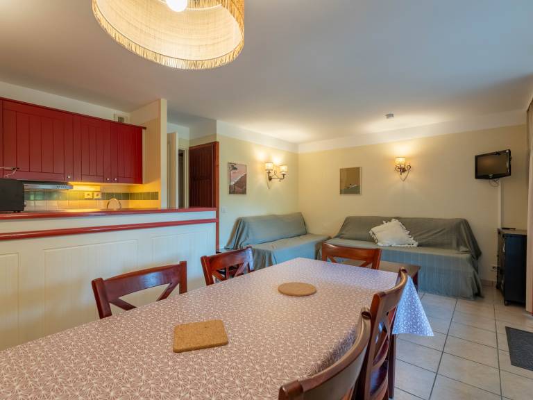 Holiday apartment with pool — photo 4