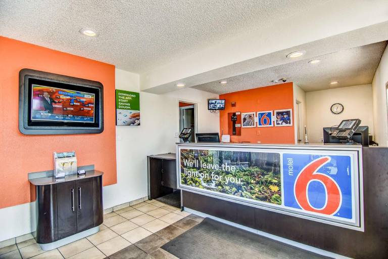 Motel 6 Stockton, CA - Charter Way West — photo 4