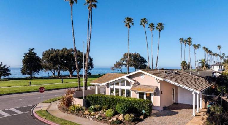 House | Beach nearby | Pets are welcome — photo 5