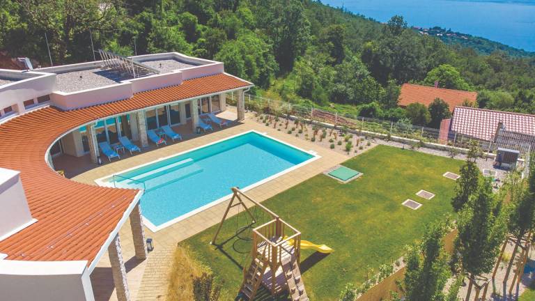 Fully equipped pleasant villa with terrace, pool & sauna | Pets are welcome in Opatija