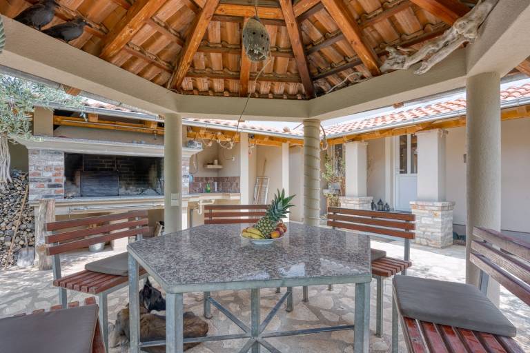 House with patio & BBQ — photo 2