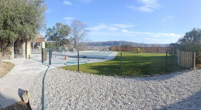 Vacation home with terrace, pool & garden — photo 5