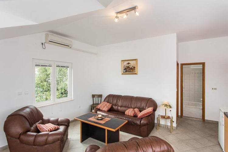 Holiday apartment with patio — photo 5