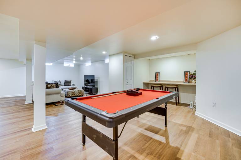 Fire Pit & Yard: Family Home in Farmington Hills! — photo 2