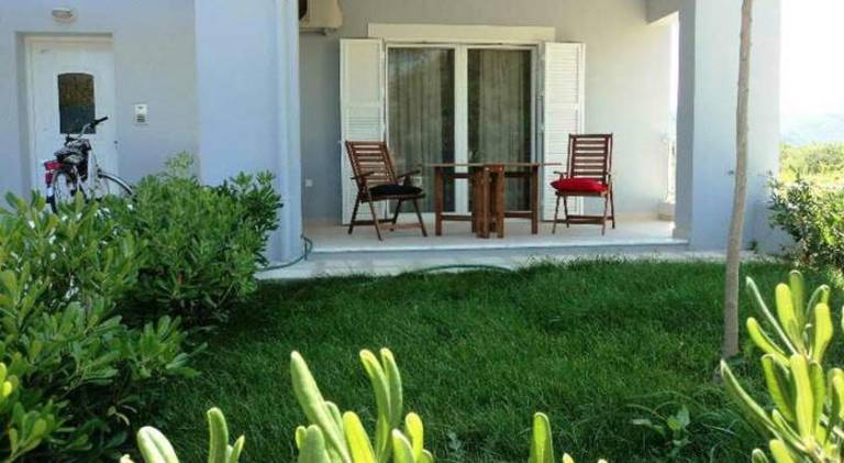 Holiday apartment with yard, terrace & barbeque | Perfect for remote work | Pets are welcome in Lefkada