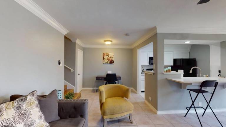 Condo with pool — photo 2