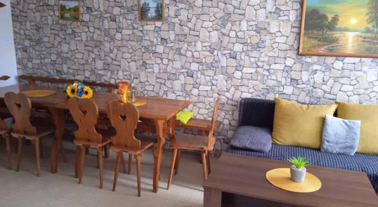 Chalet with barbecue & yard — photo 3