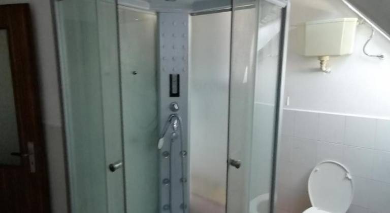 Family-oriented charming rental apartment with yard, BBQ & patio | Suitable for remote work | Pet-friendly — photo 2