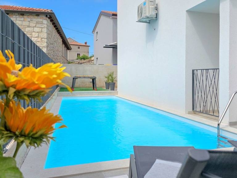 House with terrace, BBQ & private pool — photo 2