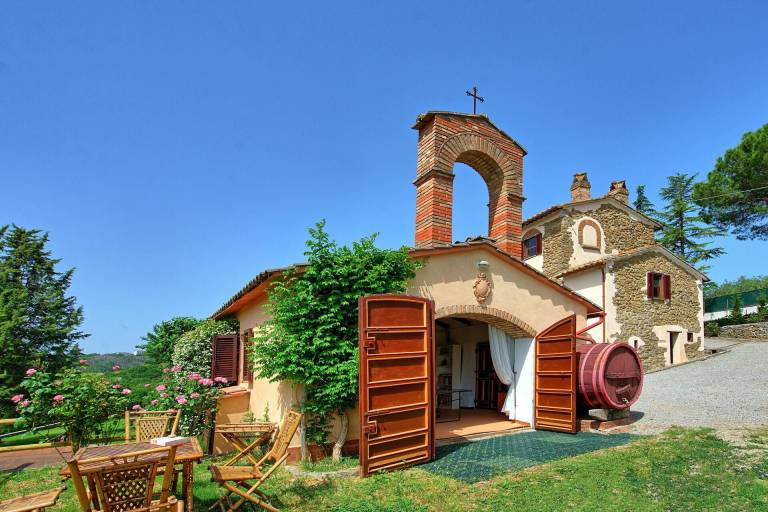 Family-oriented villa with garden, patio & private pool | Pets allowed — photo 4