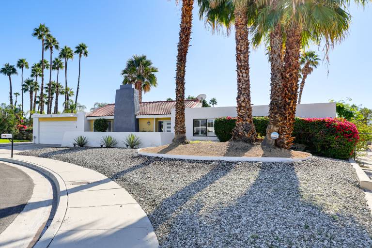 2 Mi to Downtown Palm Springs: Scenic Home w/ Yard — photo 3