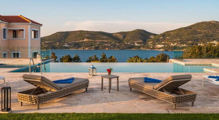 Nice villa with pool, garden & hot tub | Close to the beach | Pets are welcome in Samos