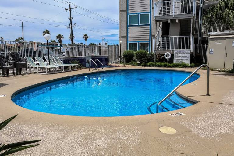 Condo with jacuzzi & pool | Sea view — photo 4