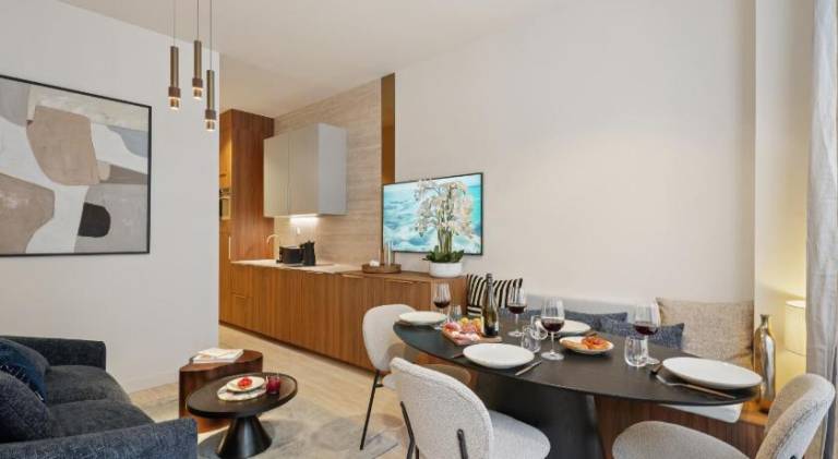 Lavie Maison Elevated Stay by the Eiffel Tower with AC and Hot Tub — photo 3