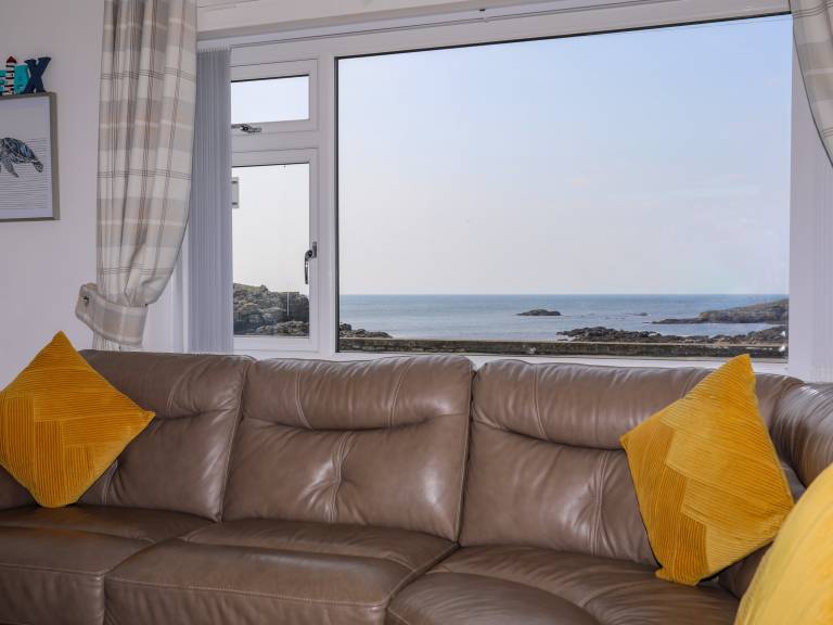 Children-friendly charming cottage with barbeque, yard & jacuzzi | Beach view | Next to the beach | Pets allowed — photo 4