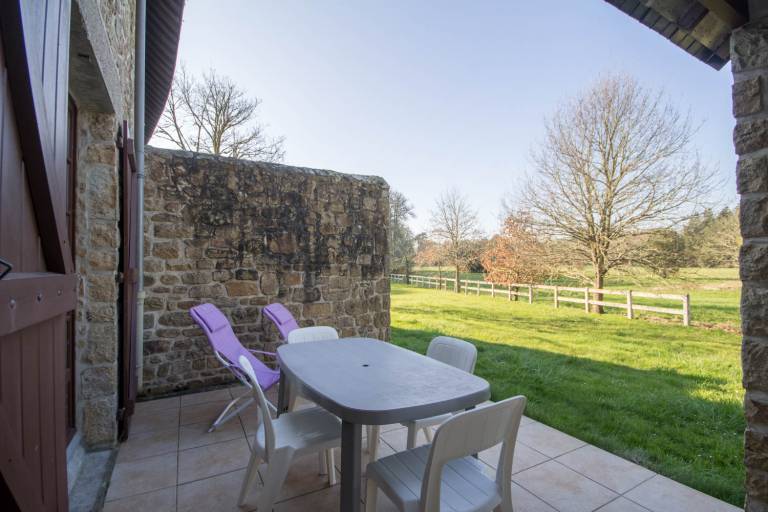 Gite with patio & yard — photo 3