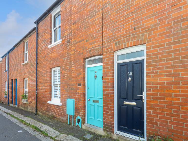 Child-friendly wonderful cottage with yard | Beach view | Beach nearby | Pets allowed in Weymouth
