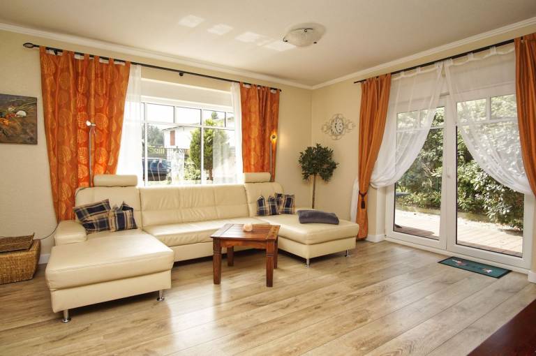 ruhig gelegene Ferienwohnung - Ferienhaus Weingarten FeWo zum Bodden — photo 3