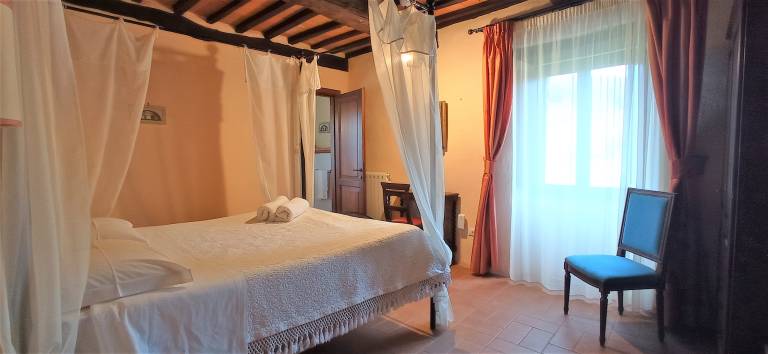 Campo Al Vento Countryfarm: Camera Romantica con Colazione - 1° Piano — photo 2
