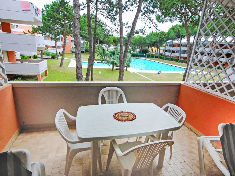 Apartment with pool, yard & terrace — photo 5