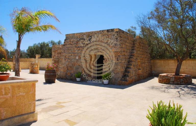 Family-friendly spacious villa with barbeque, private pool & garden | Pets allowed — photo 3