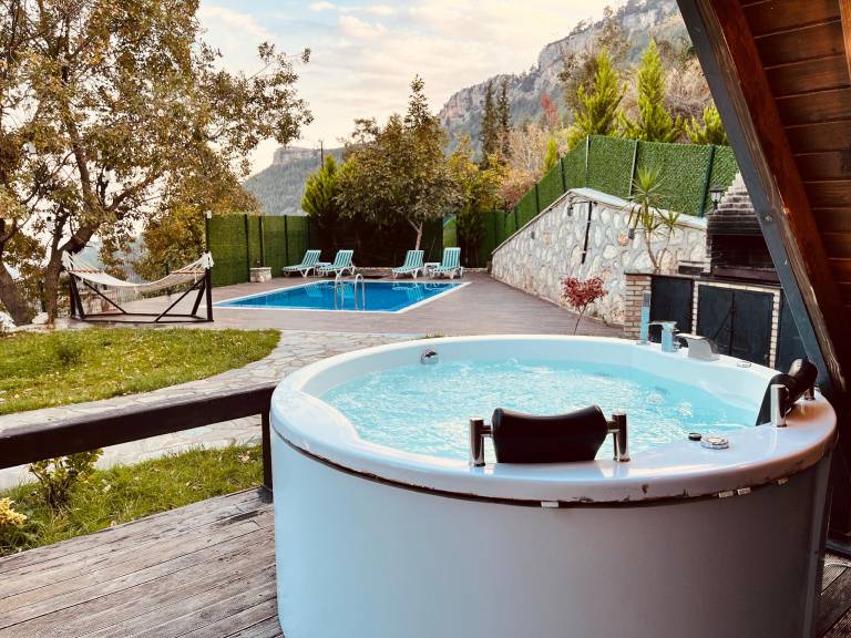 Villa with garden, jacuzzi & pool — photo 4