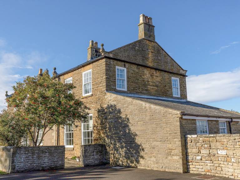 Family-friendly wonderful cottage with yard | Dogs allowed in Whitby