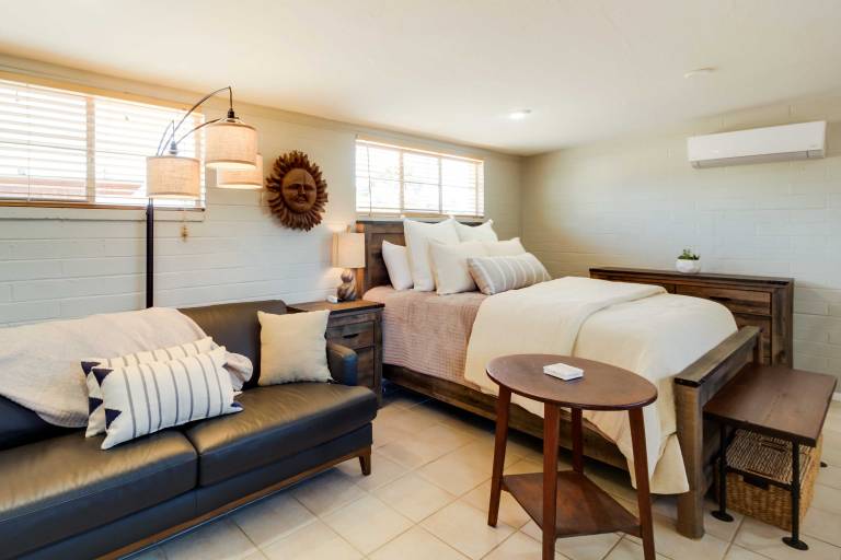 Adorable Tucson Studio w Gas Grill & WiFi