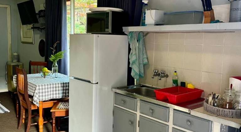 Holiday apartment with yard, BBQ & patio — photo 5