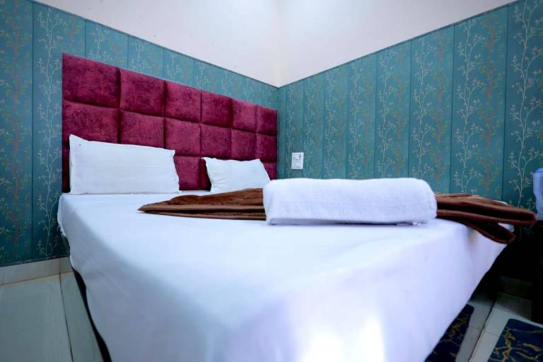 Shiv shakti Dham cozy balcony rooms guest prefer in Vrindavan