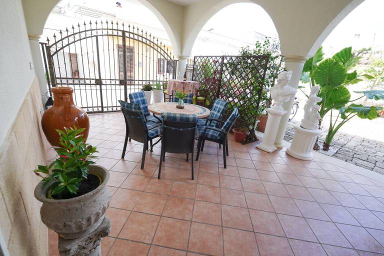 Rental apartment with garden, BBQ & patio — photo 2