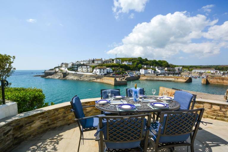 Child-friendly wonderful cottage with yard | Water view | Next to the beach | Pet-friendly in Helston