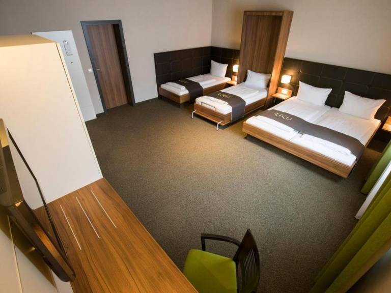 Familienzimmer mit Dusche und WC 24 qm