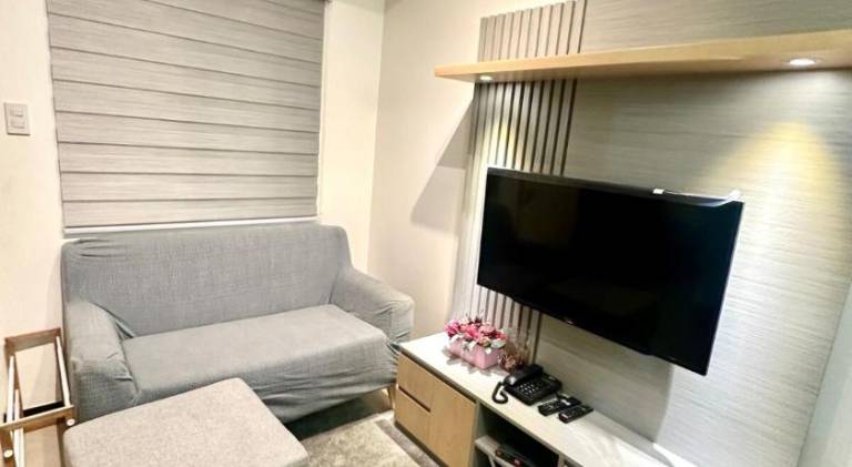 Rental apartment with pool in Quezon City