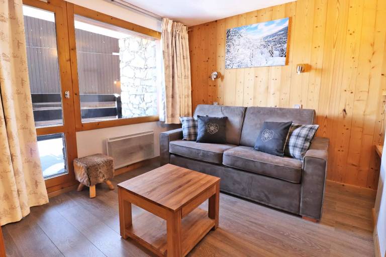 Studio with 1 room for 4 persons in Les Belleville