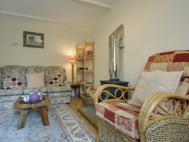 Fully equipped cottage with yard | Pet-friendly — photo 3