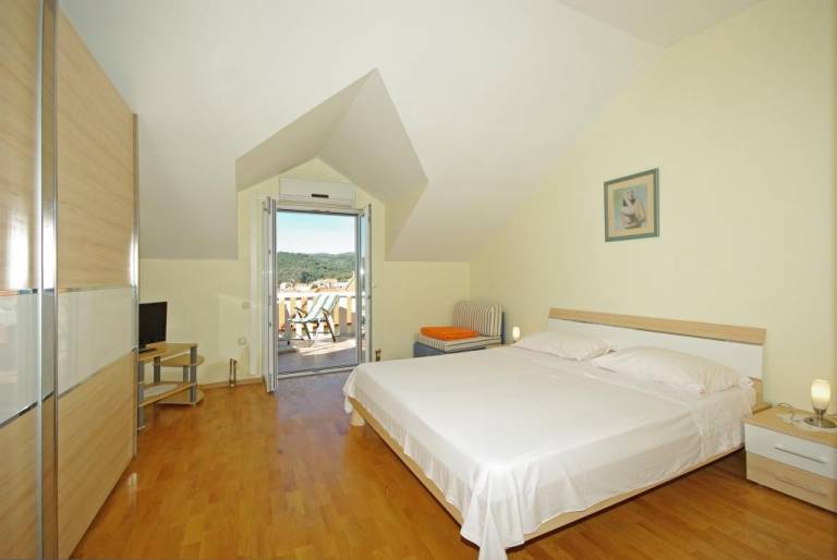 Studio flat  Sumartin