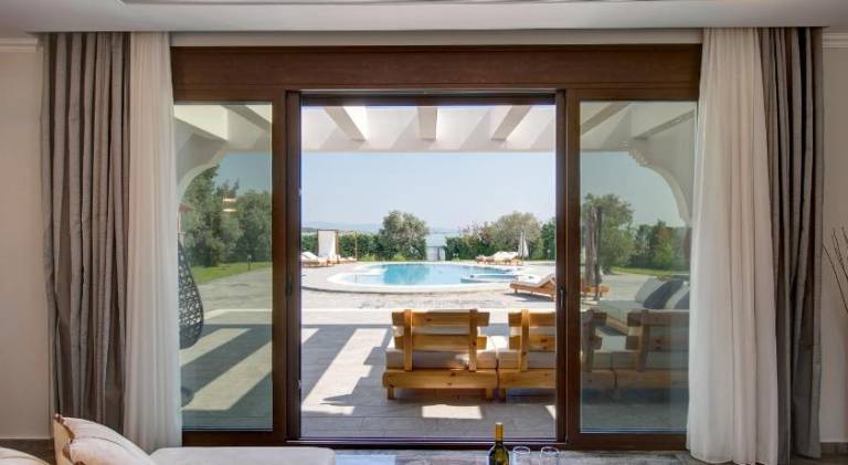 Fully equipped villa with patio, barbeque & yard | Close to the beach | Good for workation | Pets are welcome — photo 2