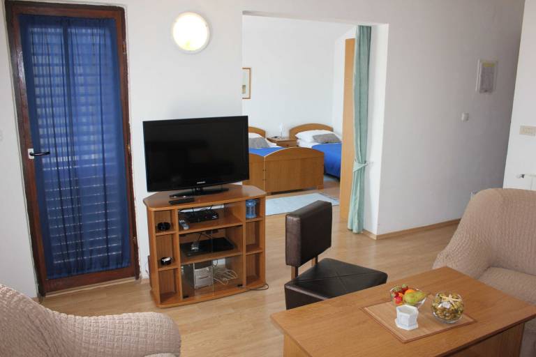 Apartment Ploče