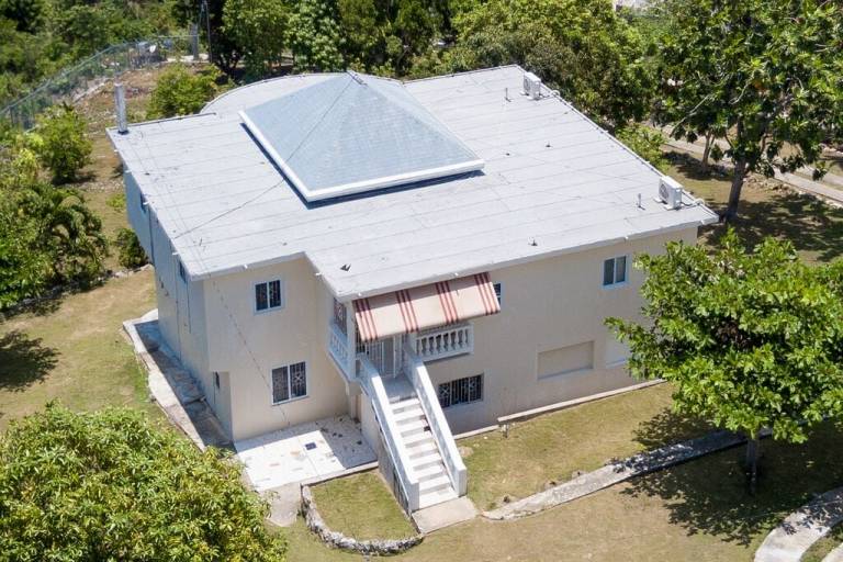 House  Sandy Bay