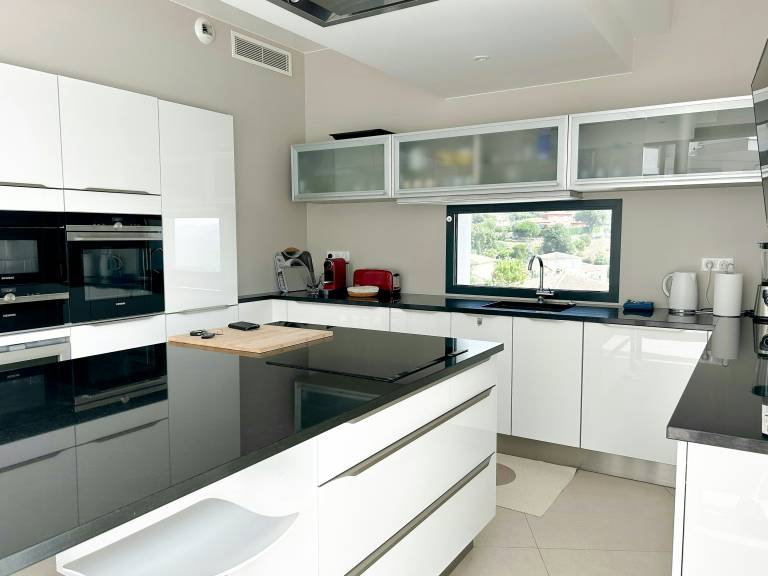 Child-friendly house with BBQ, yard & private pool | Sea view | Good for workation | Pet-friendly — photo 4
