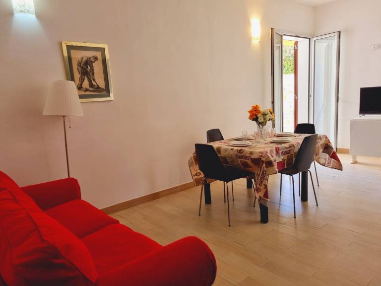Rental apartment with yard — photo 2