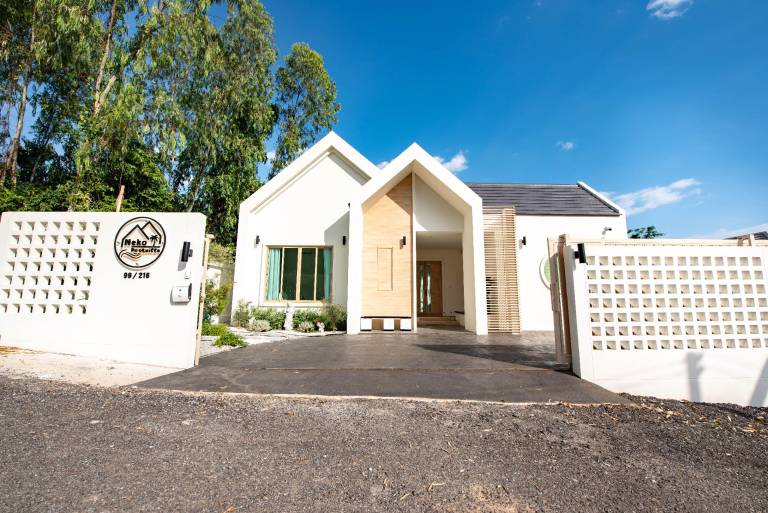 Villa with patio, BBQ & private pool — photo 4