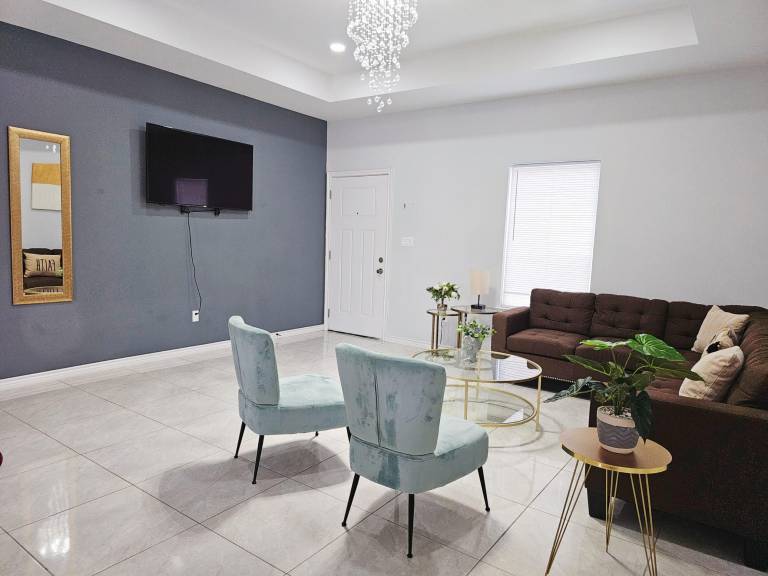 Beautiful apartment 9 min to Mercedes outlets — photo 4