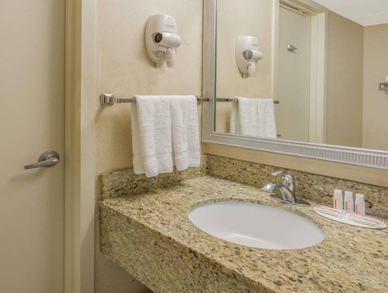 Baymont by Wyndham Fayetteville Fort Bragg Area — photo 2