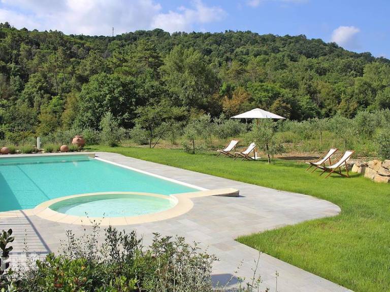 Vacation home with terrace, BBQ & yard — photo 5