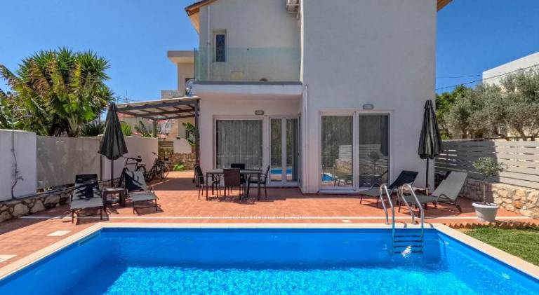 Villa with pool | Next to the beach | Pet-friendly in Chania